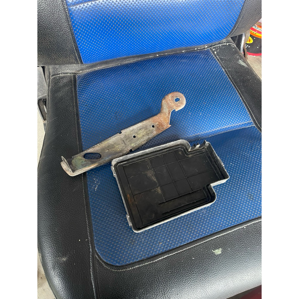 tutup box bracket panel bagasi ferio