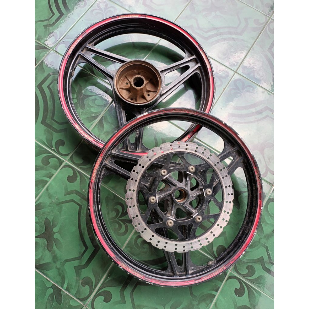 VELG JIELI RING 18 PNP RX KING UK 1.60×2.50 RUMAH BEARING DAN KAMPAS AMAN UNTUK PIRINGAN PNP NINJA R