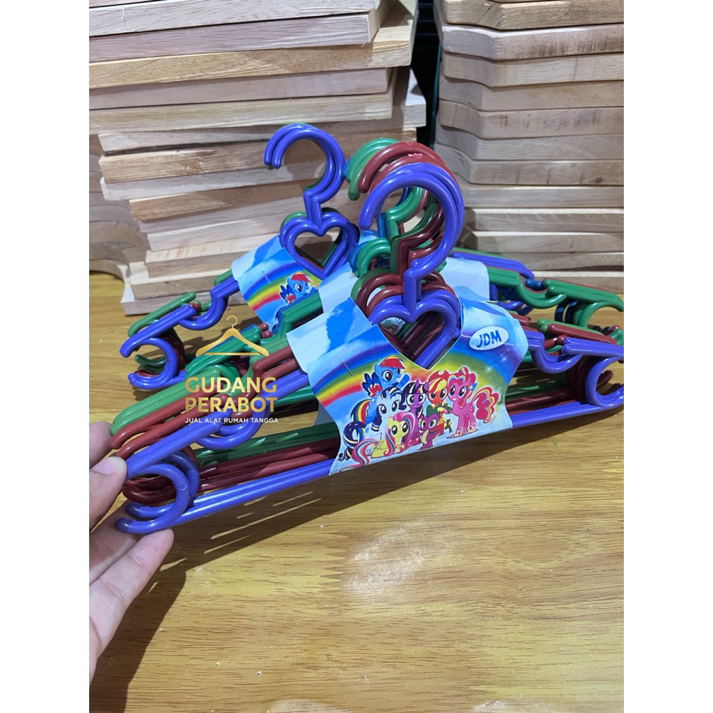 Kastok anak / hanger baju bayi