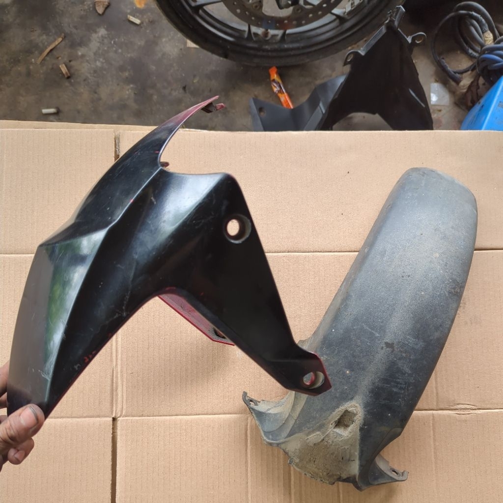 Spakbor depan Supra GTR 150 Hitam Repaint