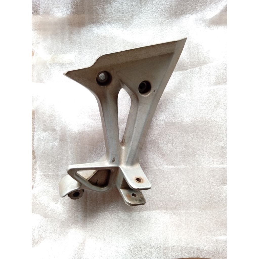 Footstep Belakang kanan Supra X 125 FI original COPOTAN