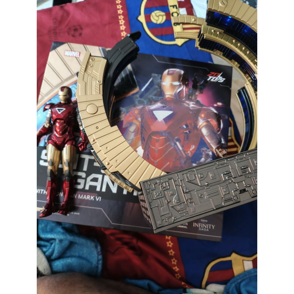 zd toys ironman mark 6+ gantry minus agak loyo di badan