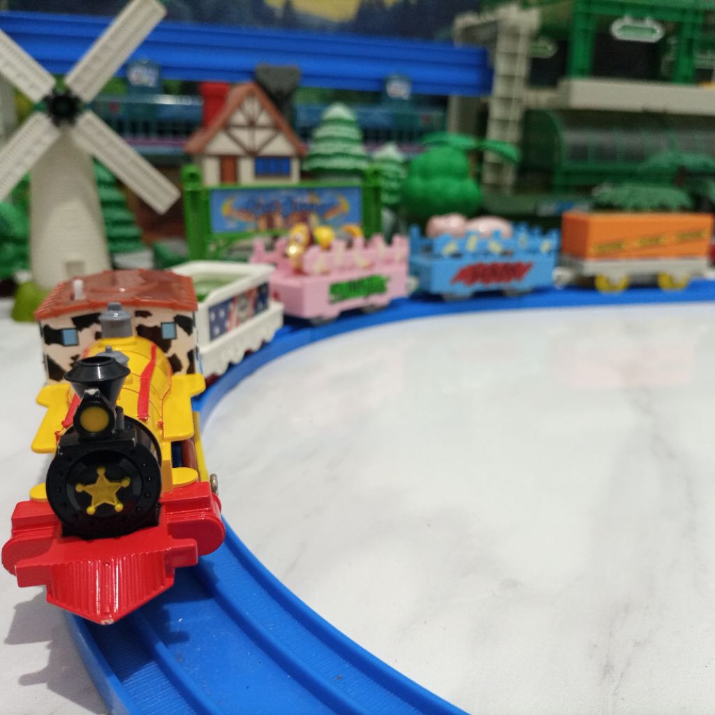 Takara Tomy Plarail - Disney Pixar Dream Railway Woody Sheriff Train Set