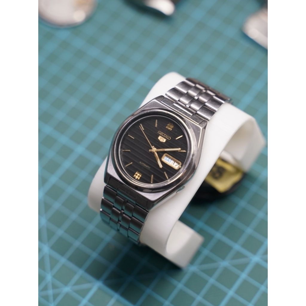 FOR SALE SEIKO 5 Black Textured dial Vintage– Cal. 7S26-8760