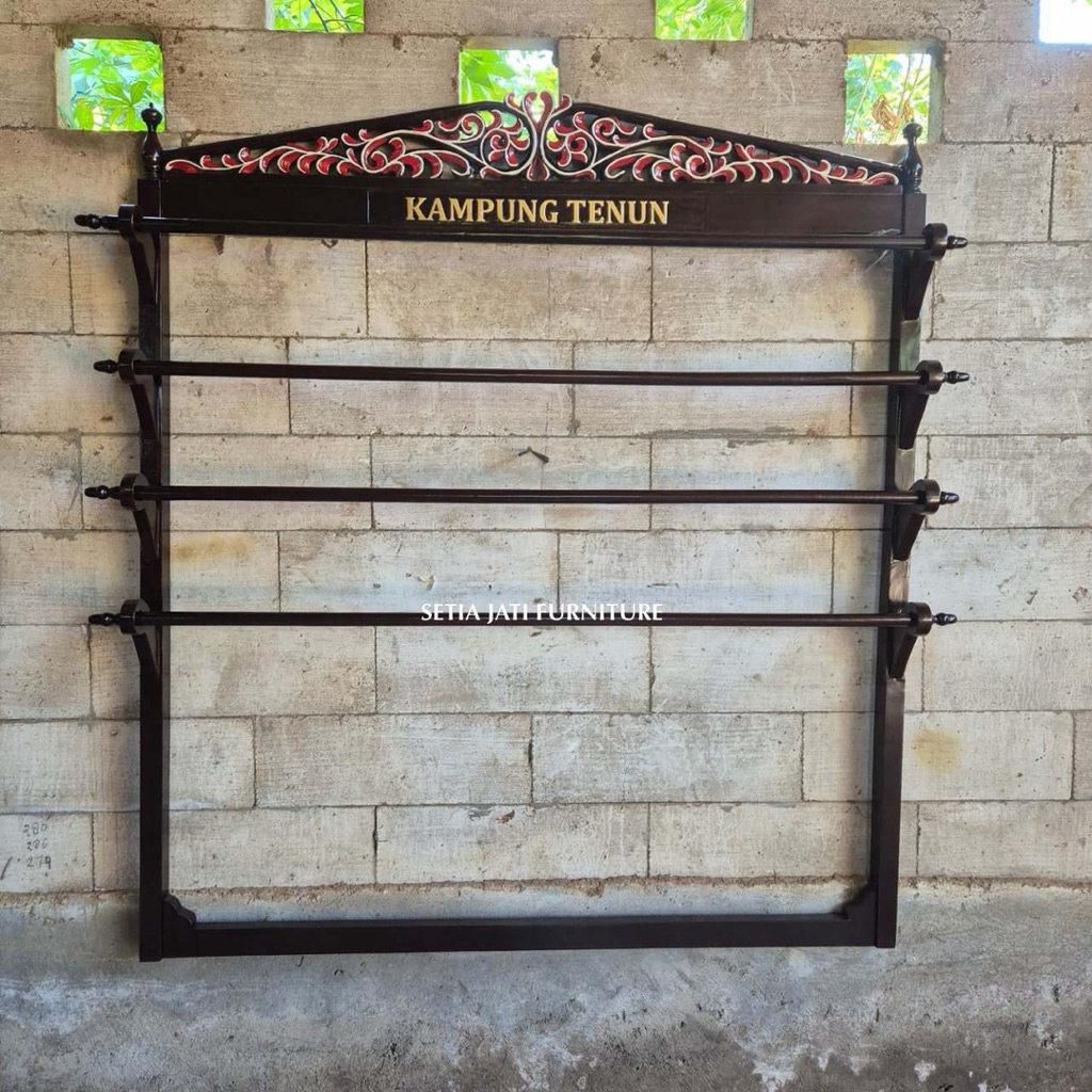 Gawangan Gantungan Tempel Kain Batik Ukiran