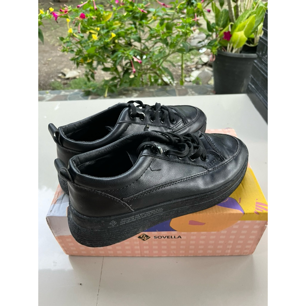Sepatu sovella preloved