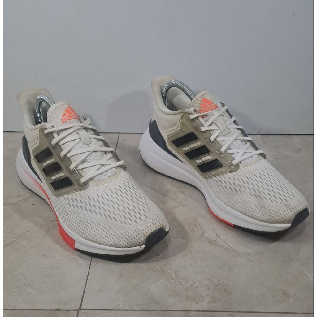 ADIDAS EQ21 RUN Sz 39