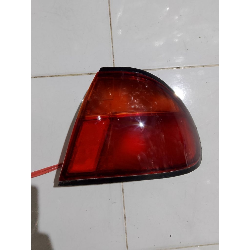 Lampu belakang Mazda 323 familia lantis 1990(kanan)