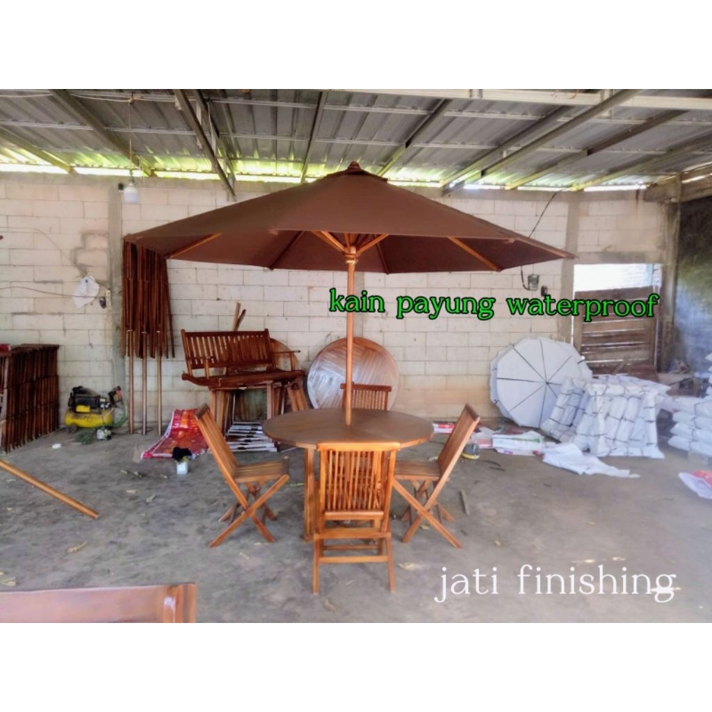 SET PAYUNG CAFE, TAMAN KAYU JATI – MEJA & 4 KURSI KOKOH