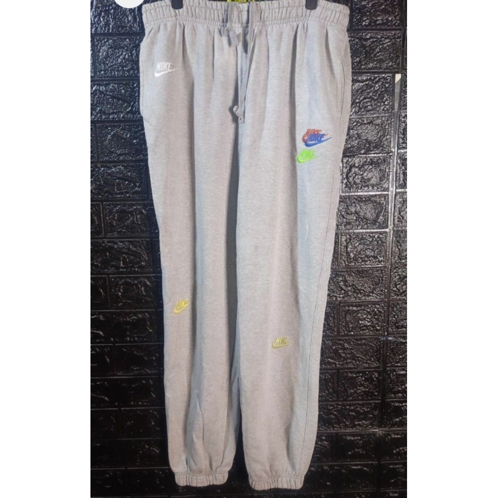 Joger pants nike swoosh size 28-35 ( perhatikan deskripsi dan gambar)