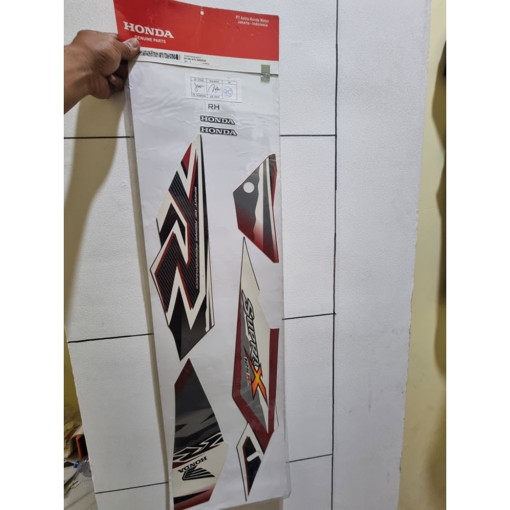 Stripe Red Black Kanan 871X0-KYL-690ZCR Merah Hitam Supra x 125 R