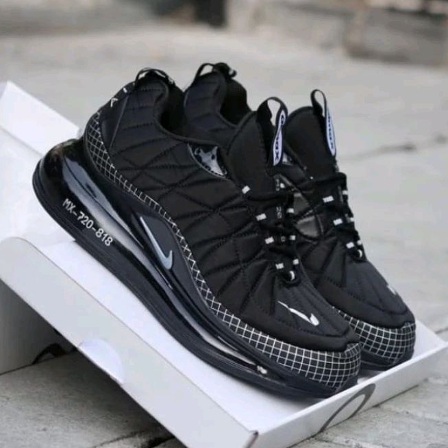 Sepatu Sneakers 720 818