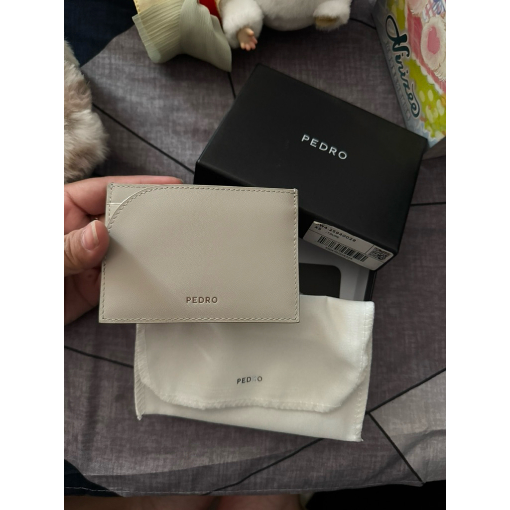 Pedro card holder