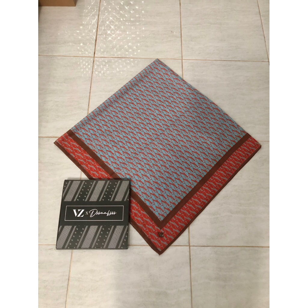 Preloved vivi zubedi scarf