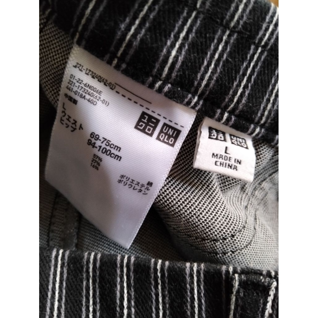 Uniqlo celana motif salur wanita stretch