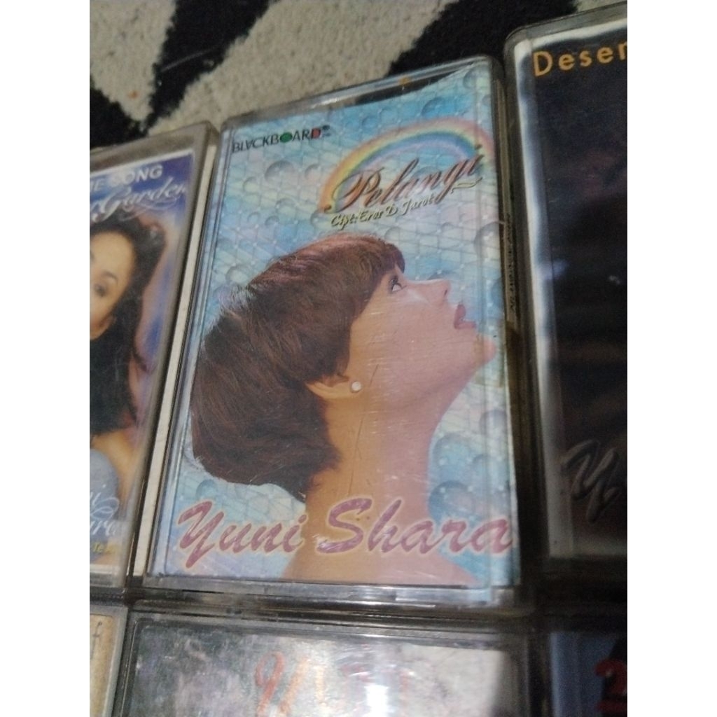 kaset pita yuni shara / pelangi