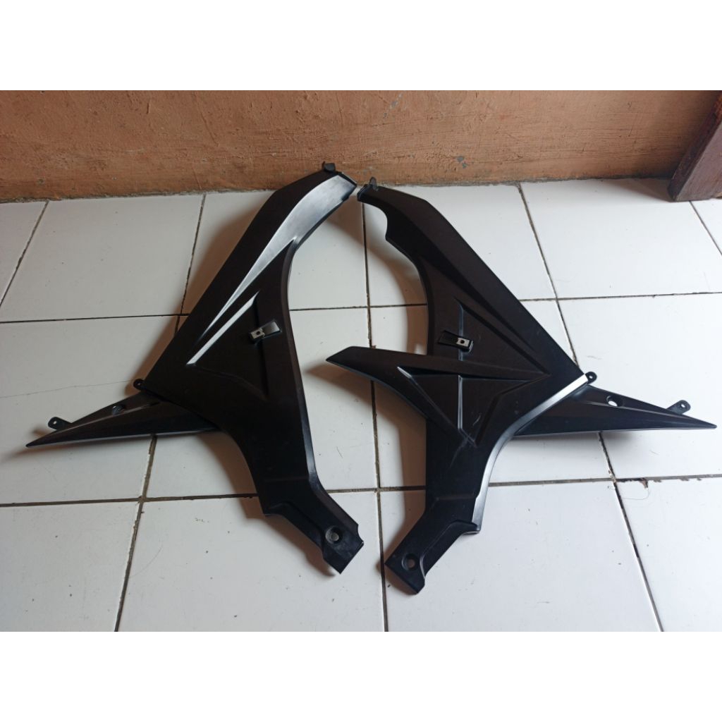 Frame cover tutup rangka deltabox Body tengah Suzuki Gsx 150 original copotan