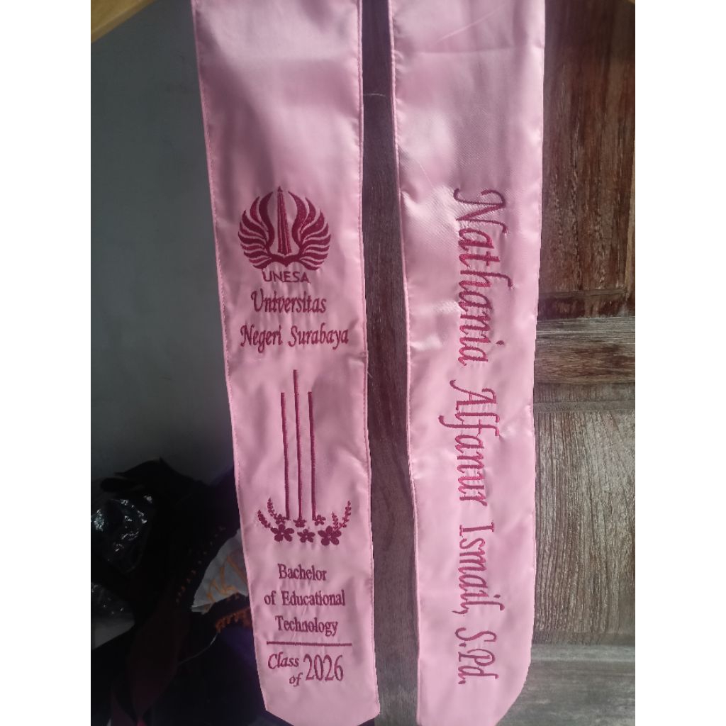 SELEMPANG WISUDA LEHER CUSTOM KAIN SATIN