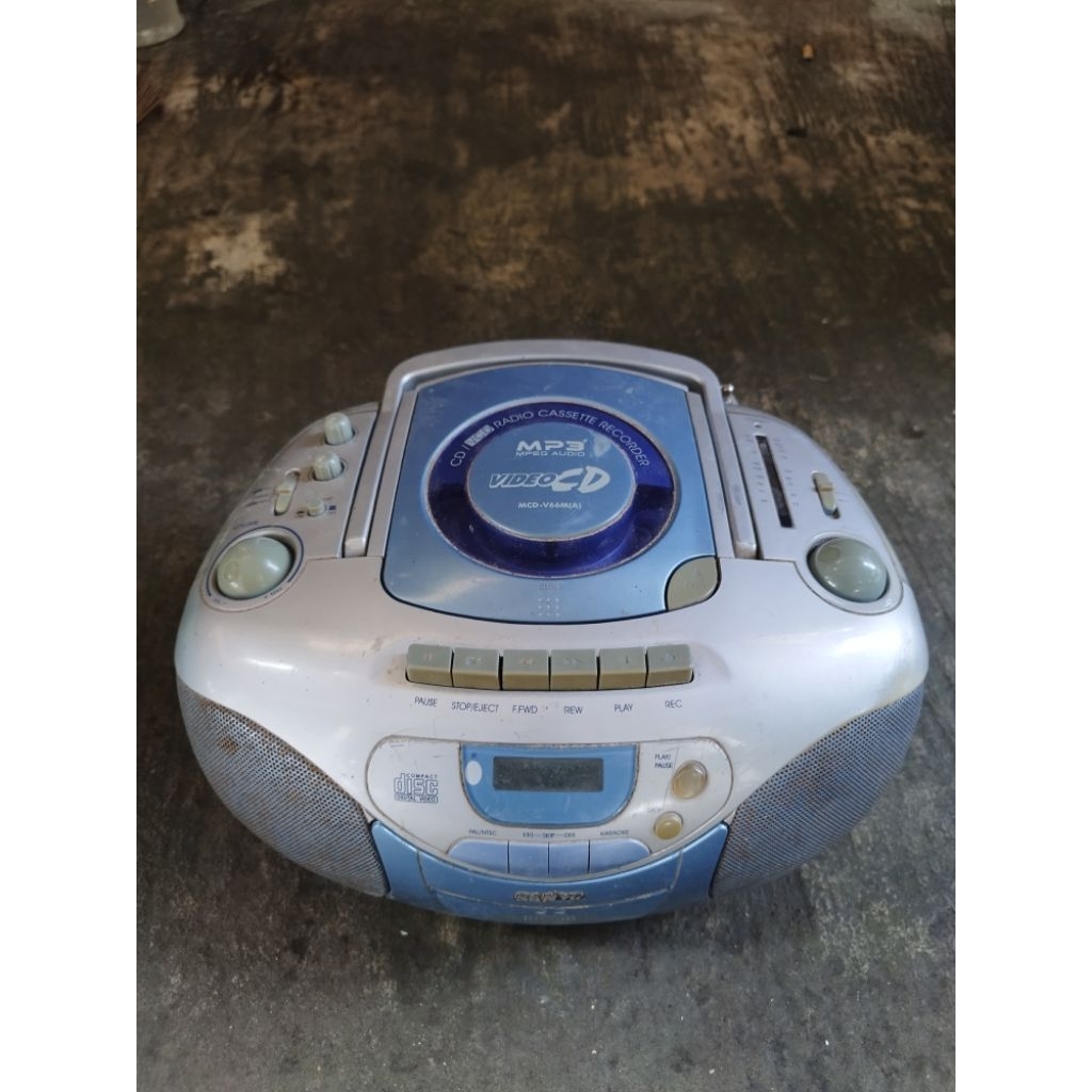 Tape Radio jadul merek sanyo