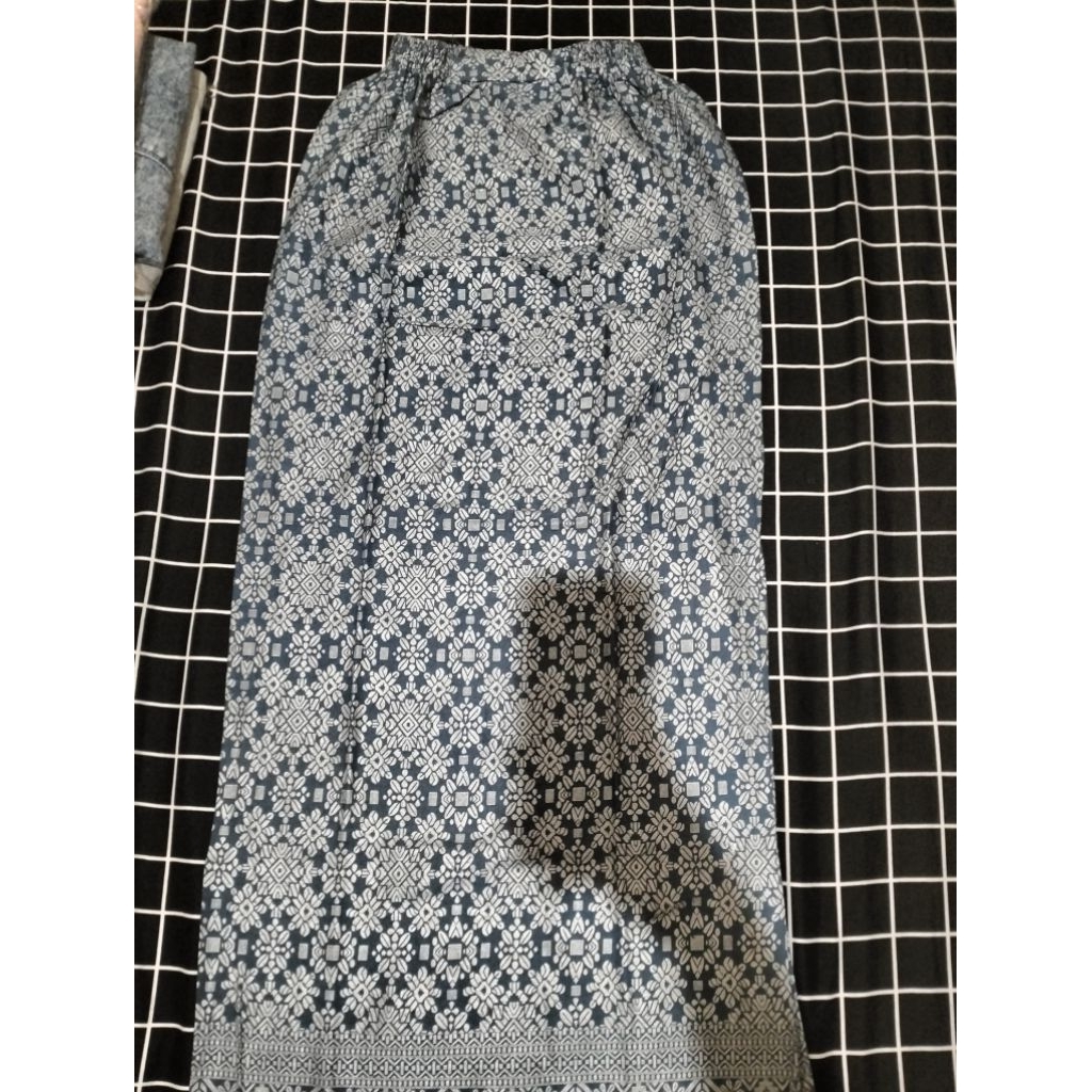 rok span songket berwarna biru bawahan kebaya