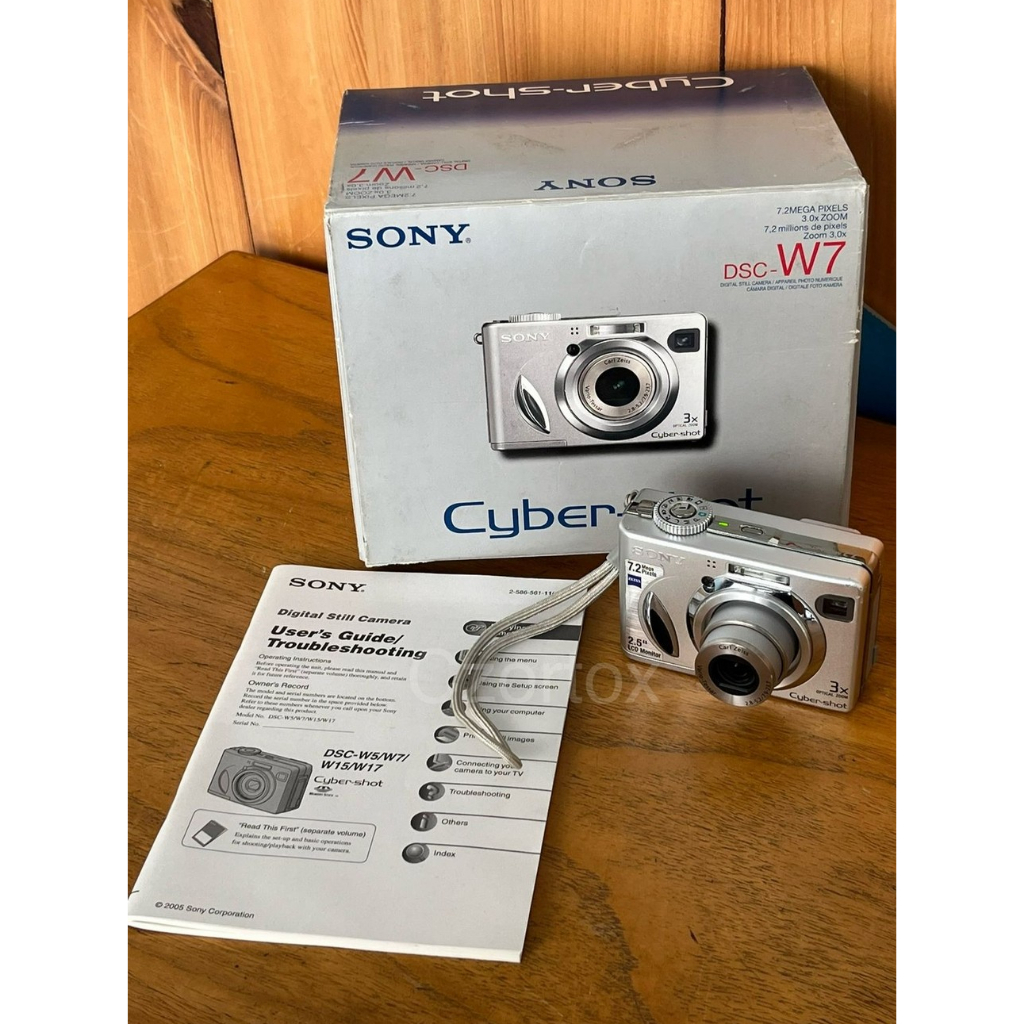 Sony DSC-W7 CyberShot Digital Camera