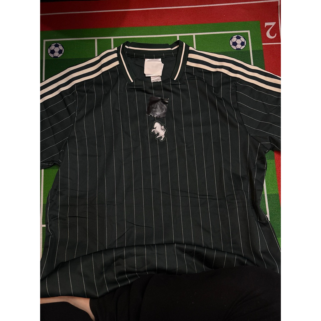 Jersey Bola Juventus Hitam Strip – Dewasa – Bahan Adem Dryfit