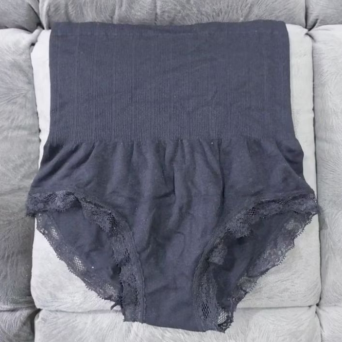 Bawahan Wanita Preloved - Celana Korset Merk Munafie Ori