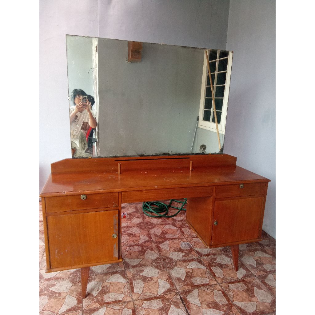 Meja Rias Kuno Kayu Jati Kokoh Bekas Dipakai