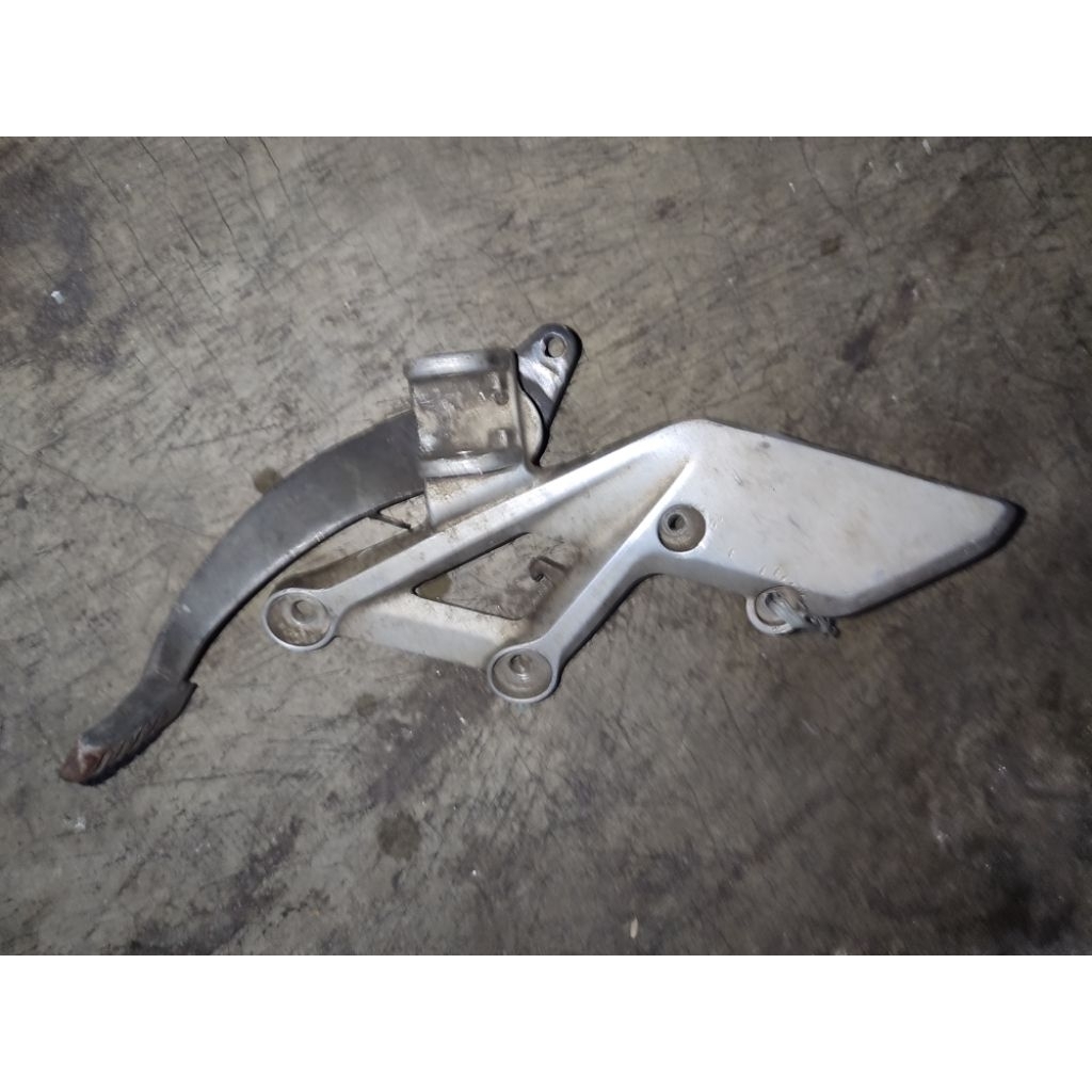 postep depan kanan saja cbr 150R facelift original