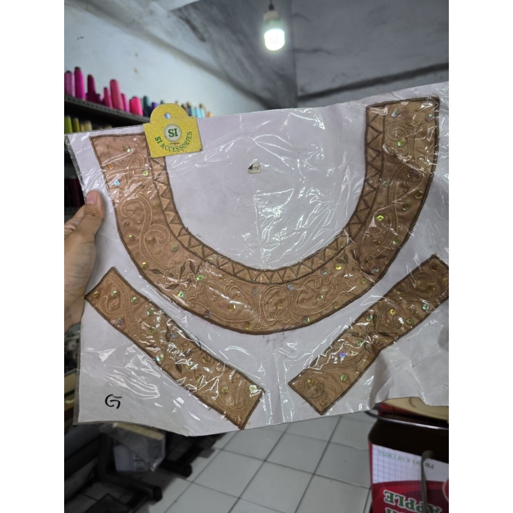 Aplikasi Renda Dada dan Tangan