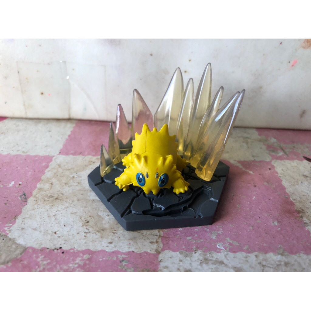 Figur Pokemon Joltik