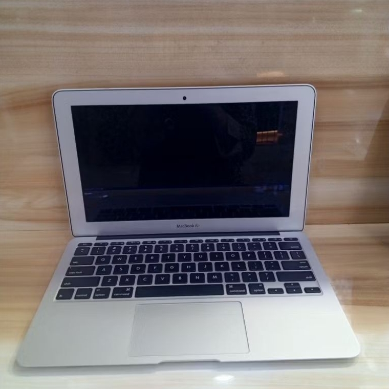 LAPTOP SECOND MACBOOK AIR 2015 INTEL CORE I5 RAM 4GB SSD 128GB UKURAN 13 INCH
