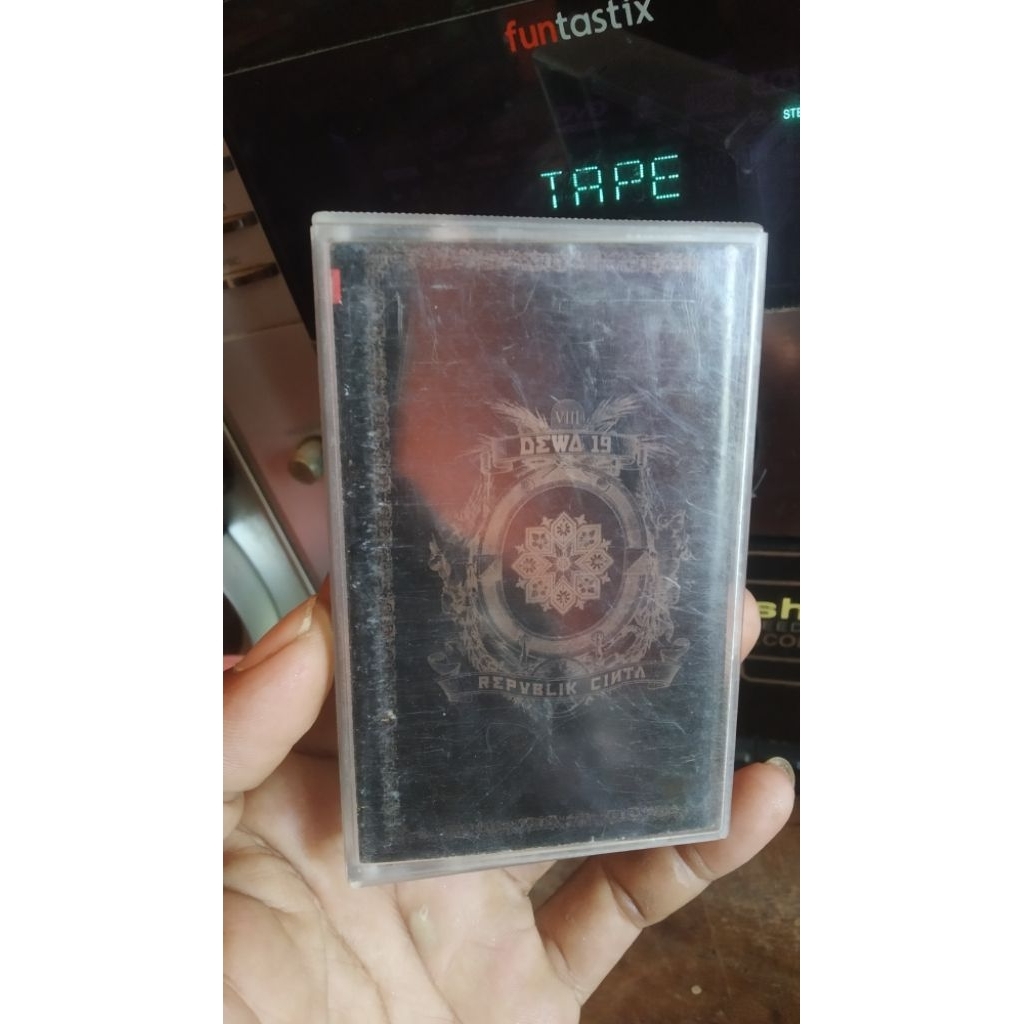 kaset pita dewa 19-republik cinta