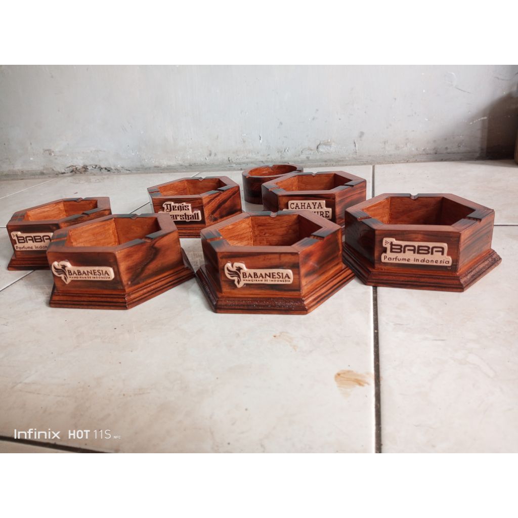 asbak kayu hexagon custom nama