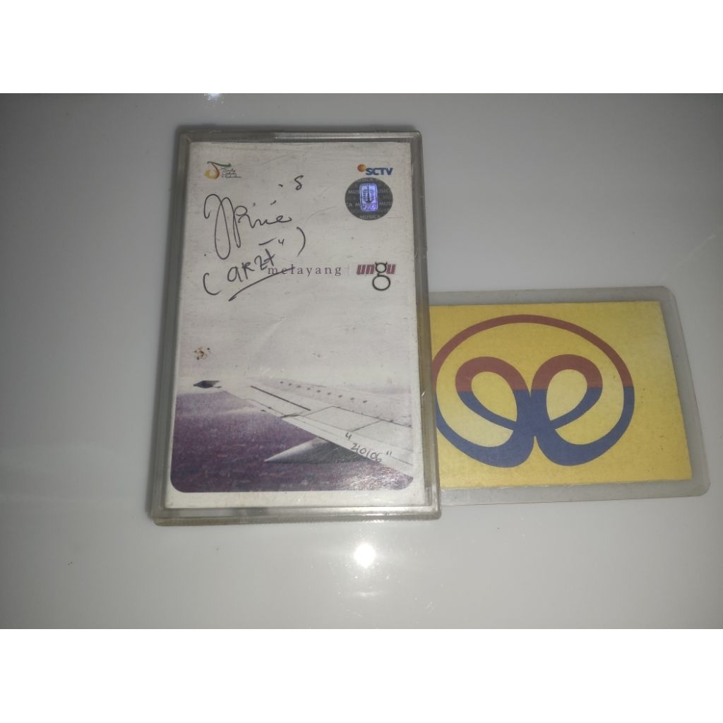 kaset pita ungu album melayang