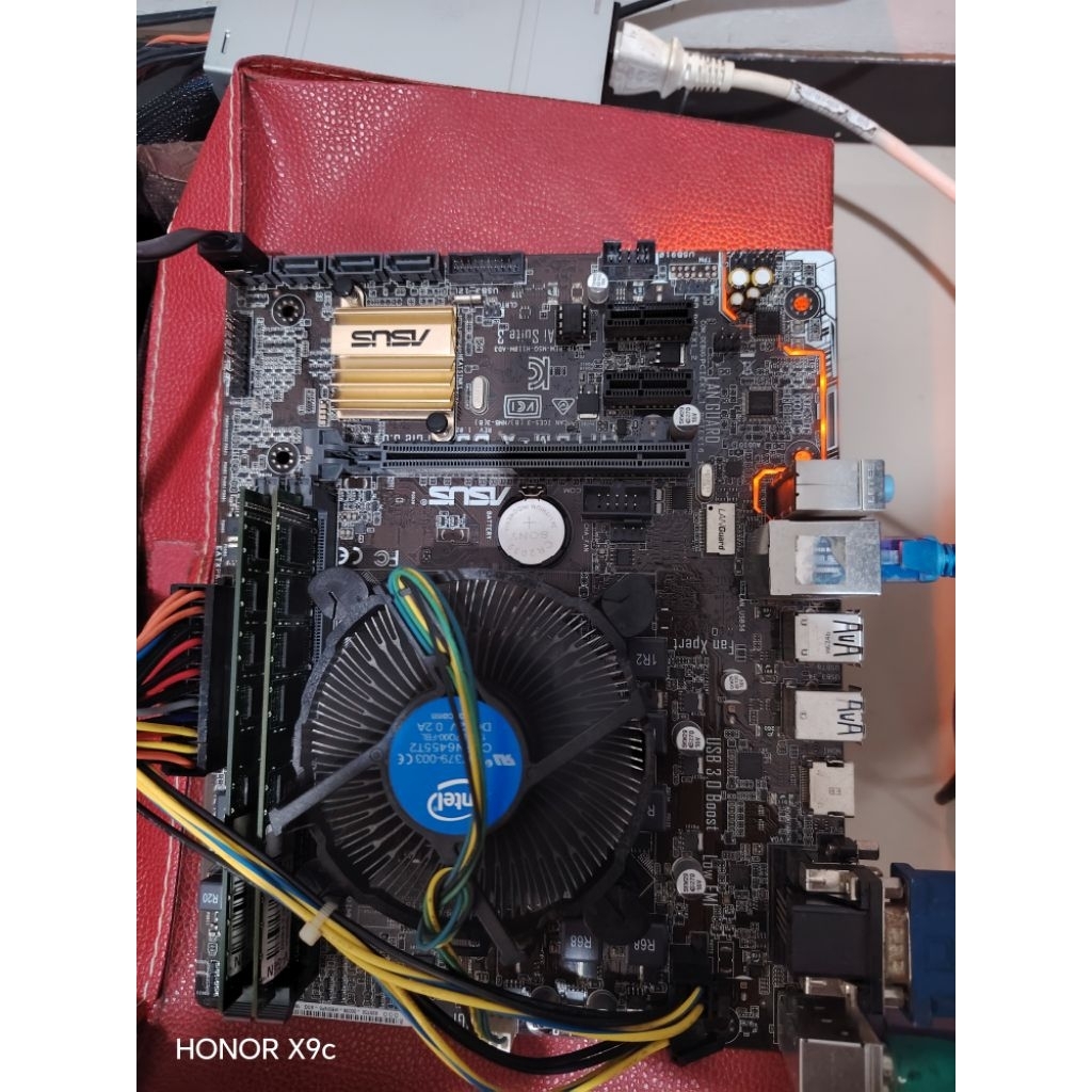 Paketan Intel H110 RAM 8GB Corsair