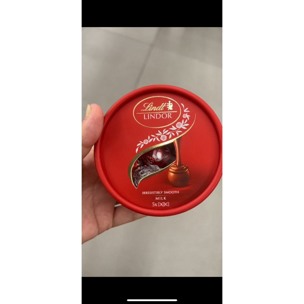 Lindt Lindor Tube Chocolate - Christmas Edition