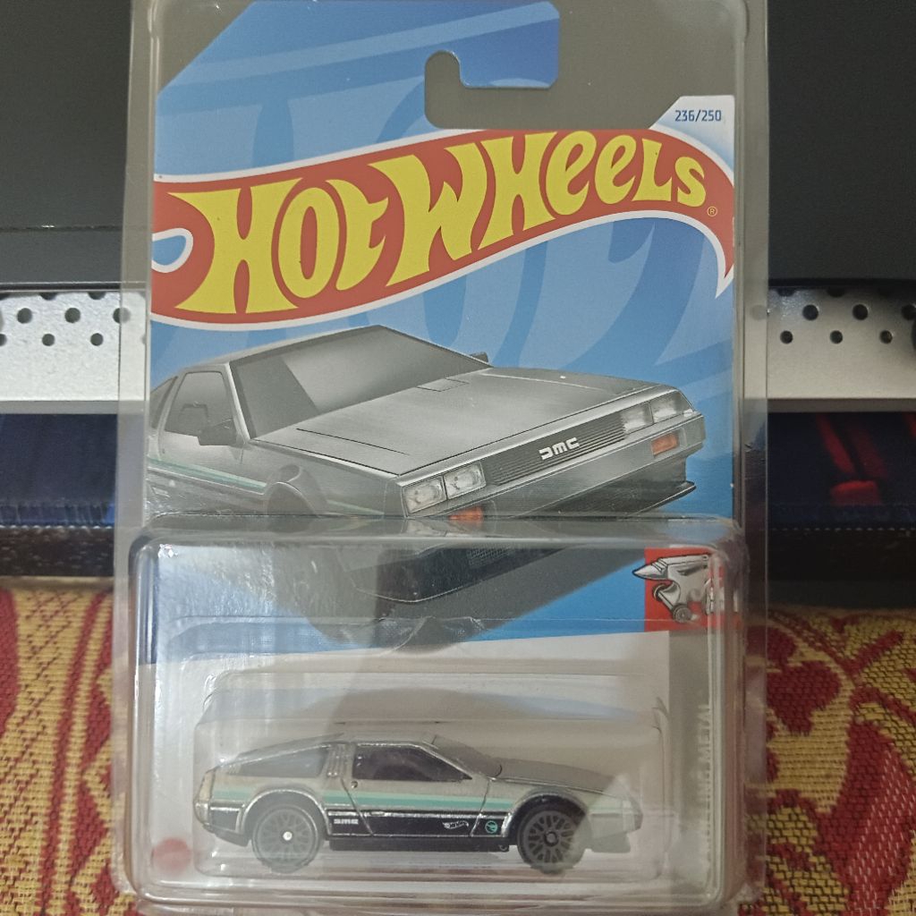 hotwheels DMC delorean