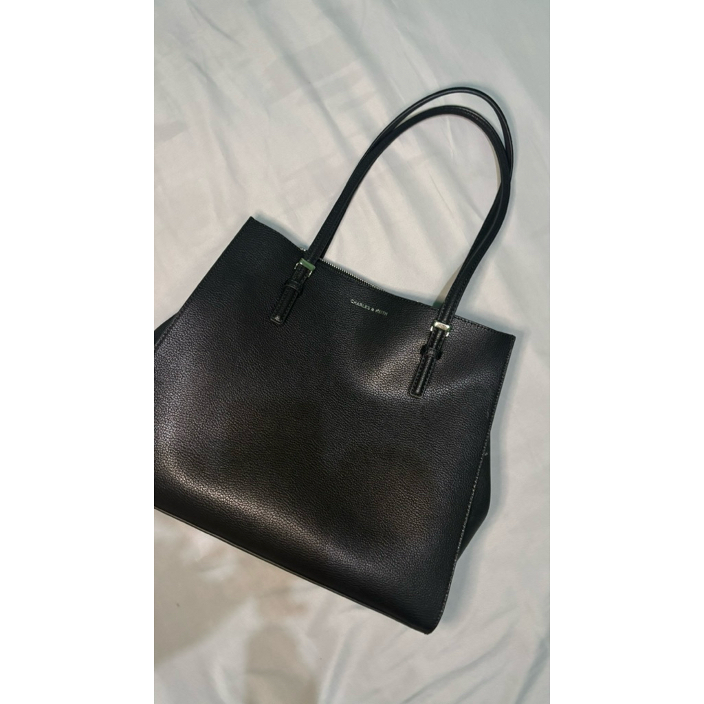 Preloved tas Charles and Keith