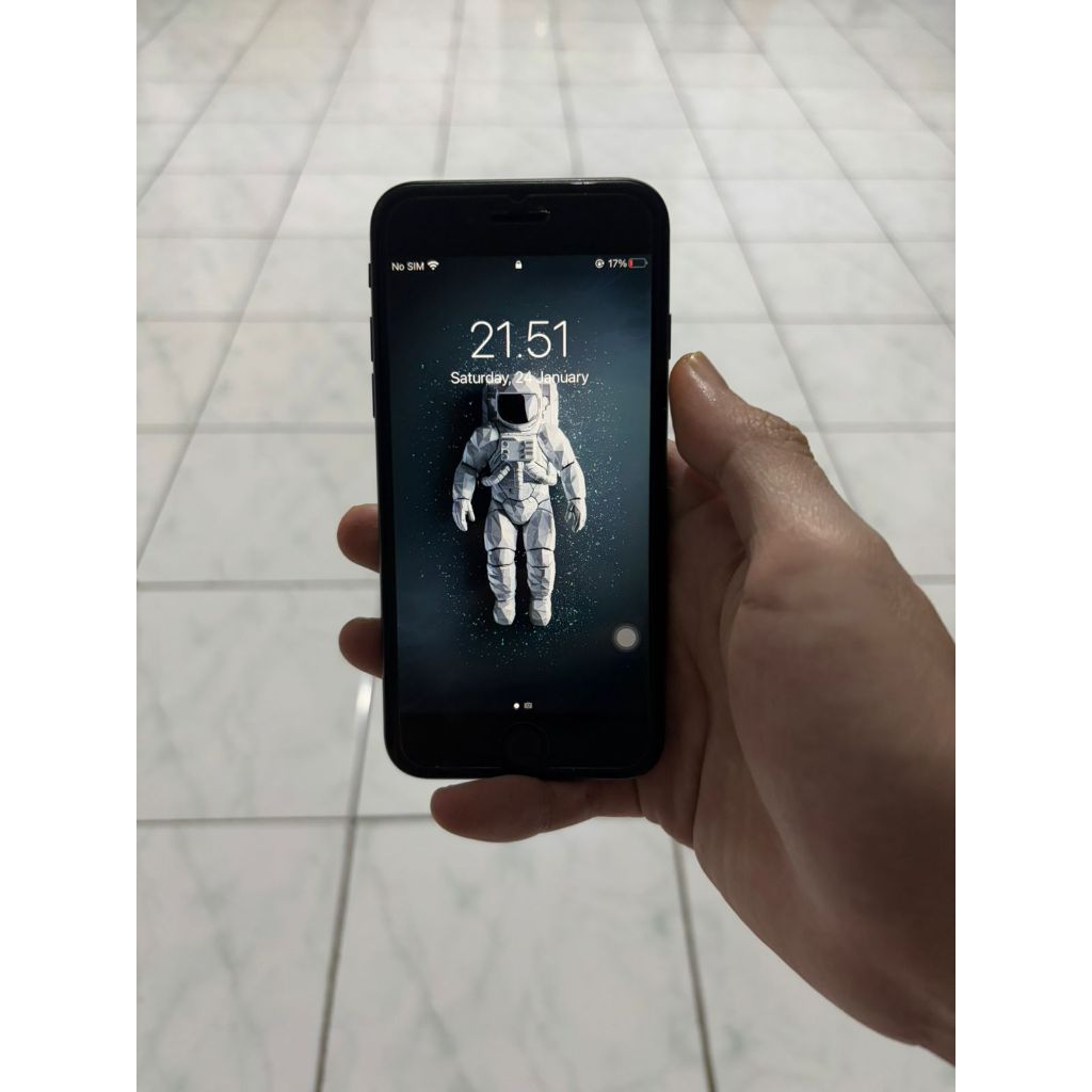 iPhone SE Hitam Second