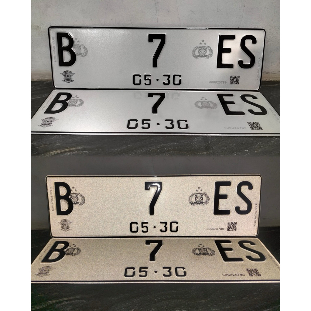 plat mobil reflektif putih (QR)