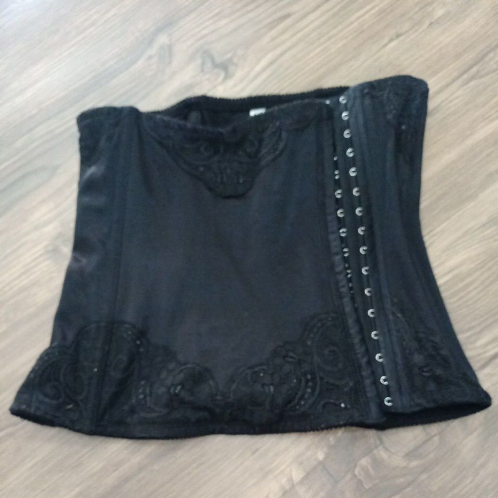 Preloved Korset Luludi