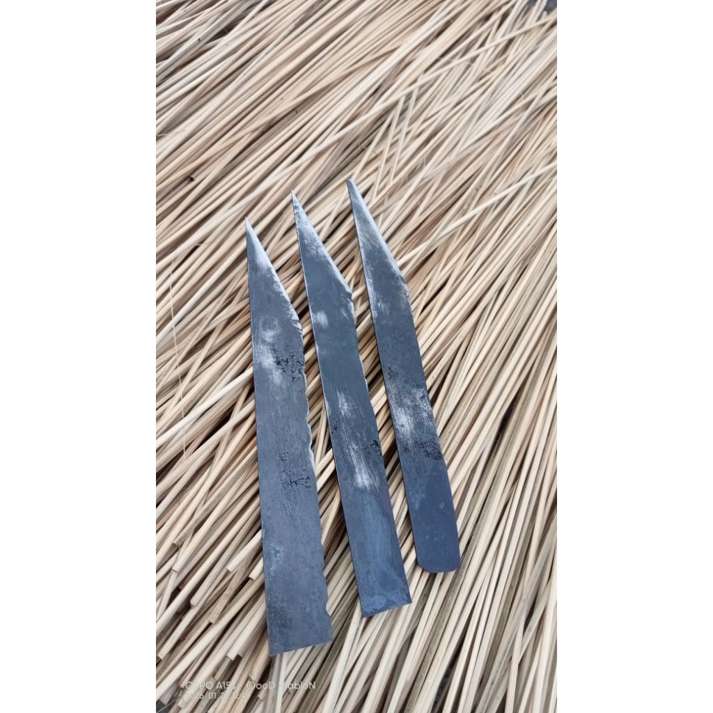 PISAU serut bambu untuk membuat kerangka layangan