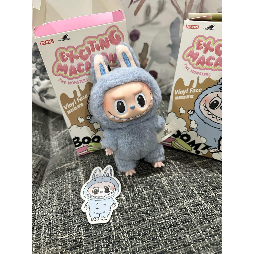 POPMART crybaby, labubu