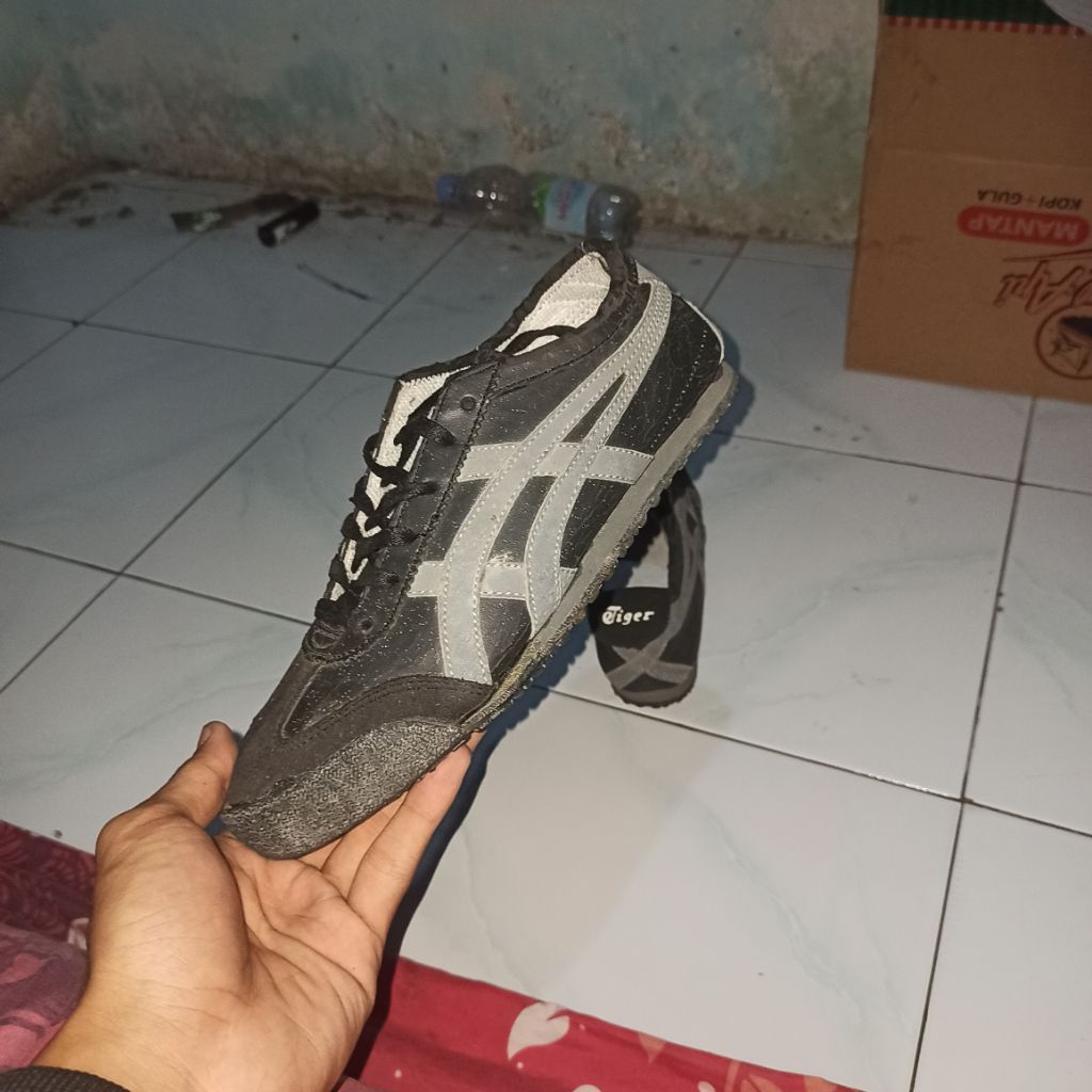 sepatu second sneakers onitsuka size 36