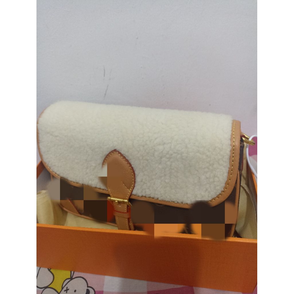 Tas Selempang Wanita Premium Monogram Bulu Import