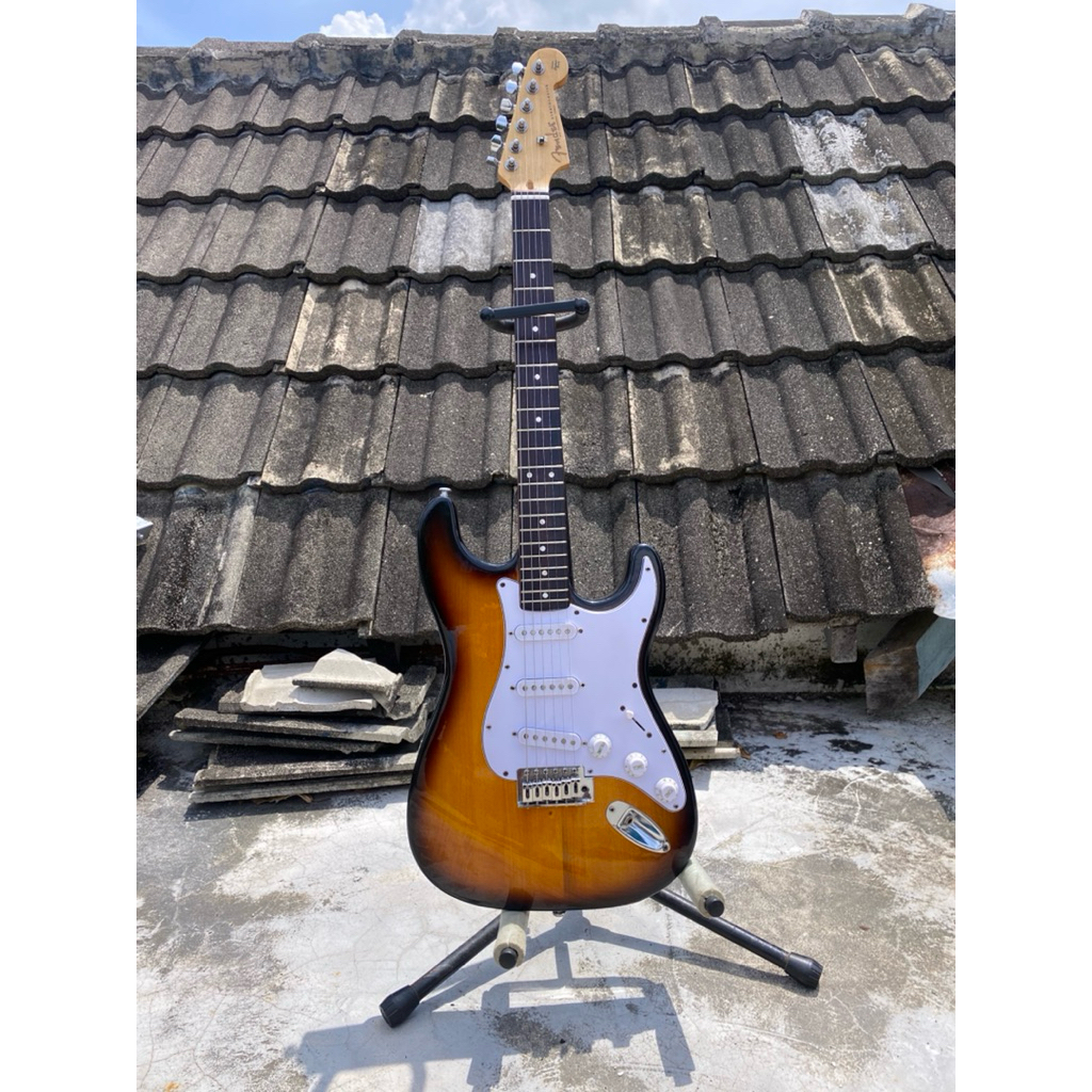 Gitar Fender Stratocaster Mexico Utara Palsu KW Hore