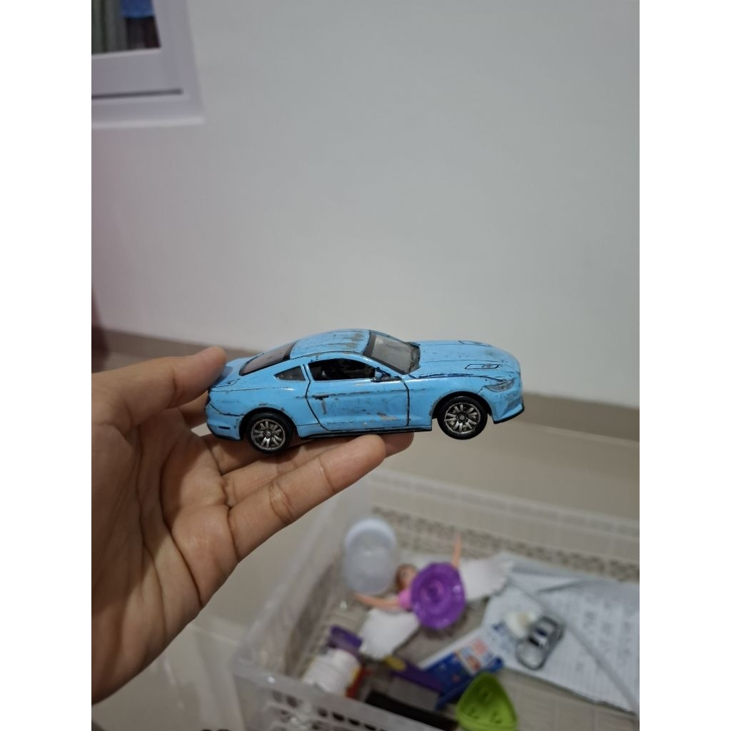 mobil metal metal preloved ukuran sedang bukan kecil