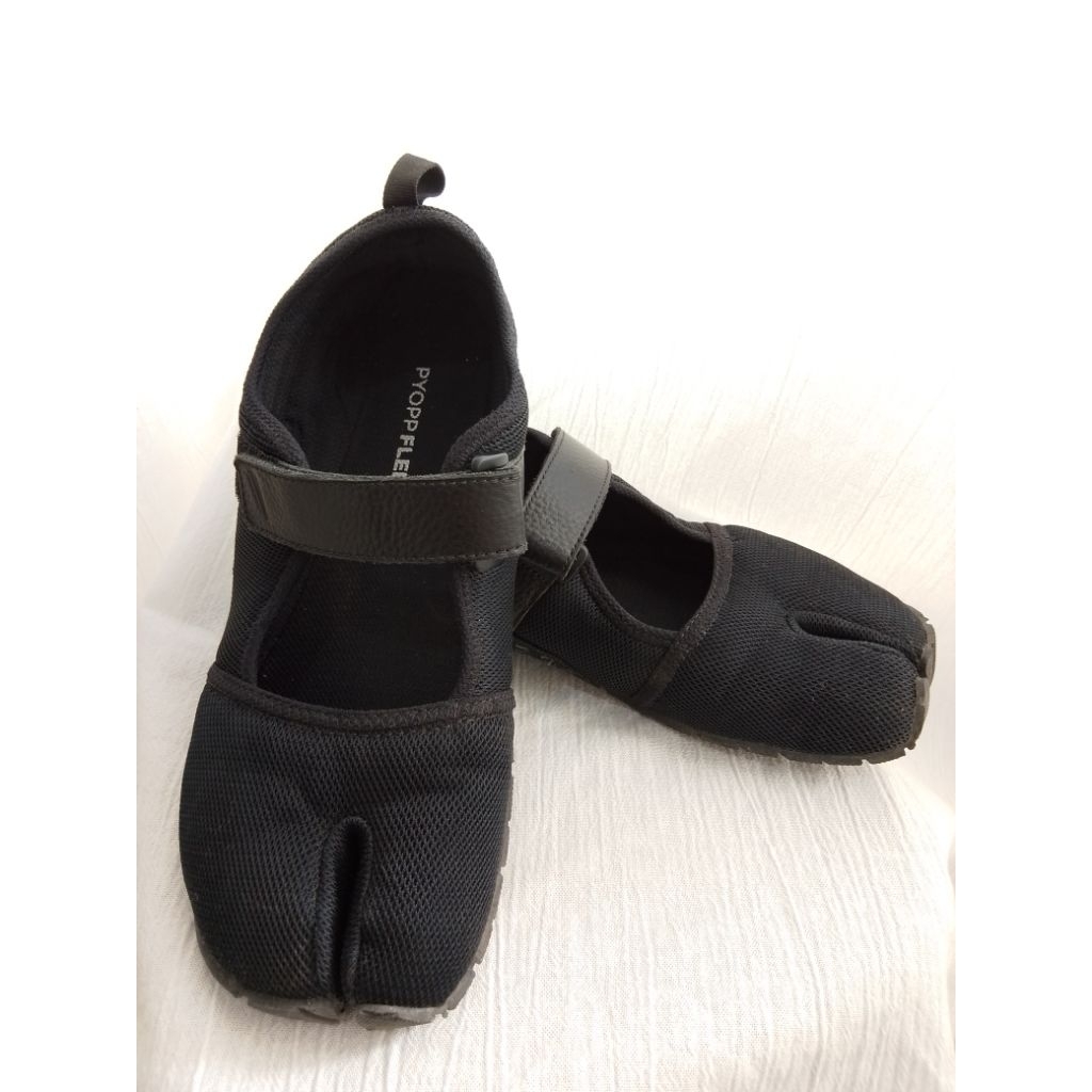 PYOPP FLEDGE Tabi-ku Barefoot Sandals Sepatu Barefoot Preloved