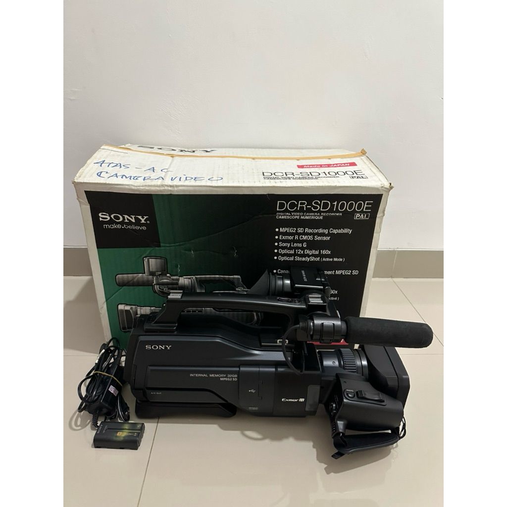 Camcorder Sony DCR-SD1000E